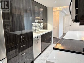 812 Burnhamthorpe Rd in Toronto, ON - Building Photo - Building Photo