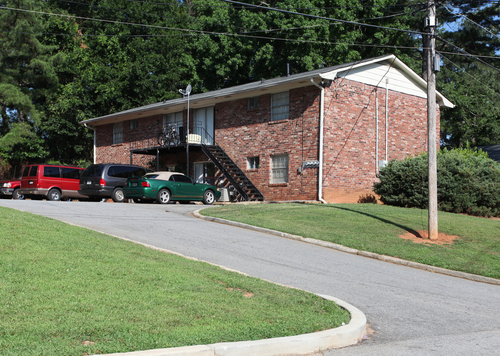 Colonial Place Apartments in Tucker, GA - Building Photo