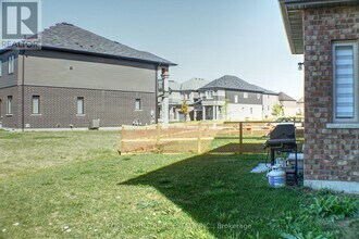 32 Stauffer Rd in Brantford, ON - Building Photo - Building Photo