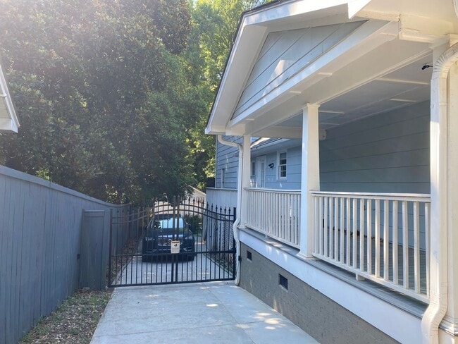 1705 Fountain View St in Charlotte, NC - Building Photo - Building Photo
