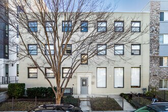 1323 K St SE in Washington, DC - Foto de edificio - Building Photo