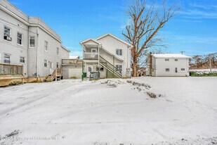 108 E Market St in Scranton, PA - Building Photo
