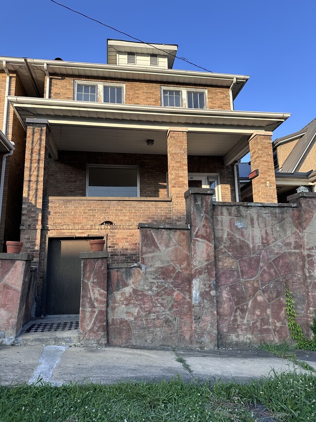 property at 40 W 6th Ave
