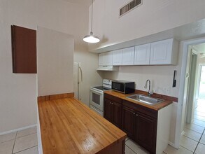 3862 Madison Ave in Ft. Myers, FL - Building Photo - Building Photo