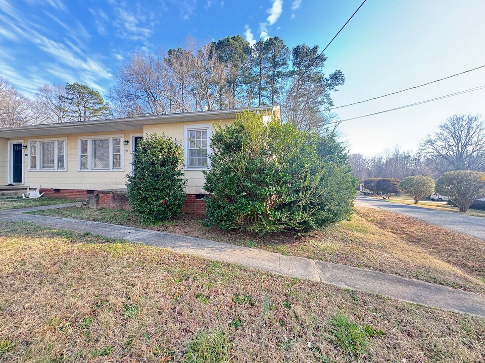 1381 Rainbow Dr in Kannapolis, NC - Building Photo