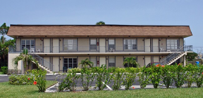 3391 NE West Ct in Jensen Beach, FL - Foto de edificio - Building Photo