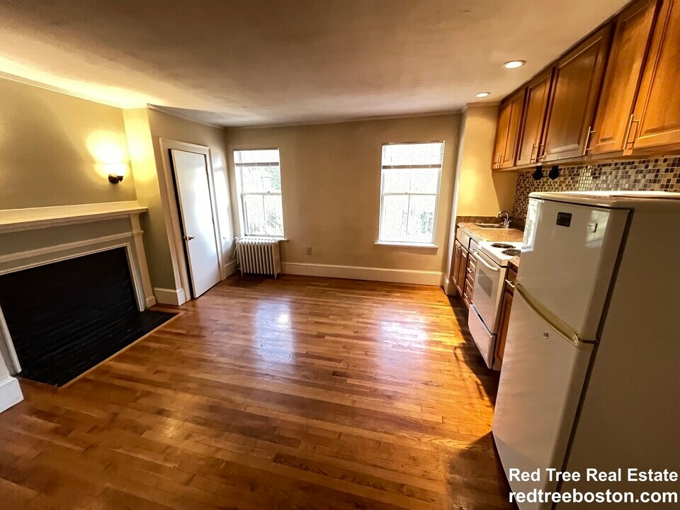 90 Myrtle St in Boston, MA - Building Photo