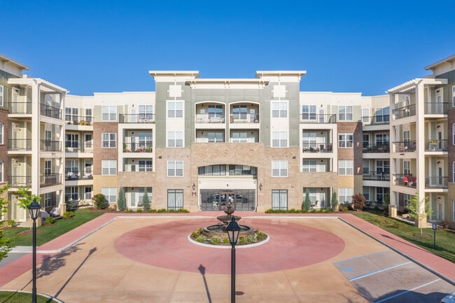 Mosaic at Levis Commons in Perrysburg, OH - Foto de edificio - Building Photo
