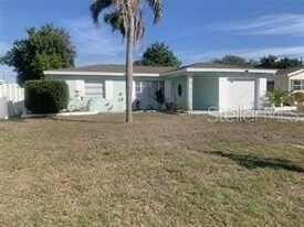 6483 43rd Ave N in Kenneth City, FL - Building Photo