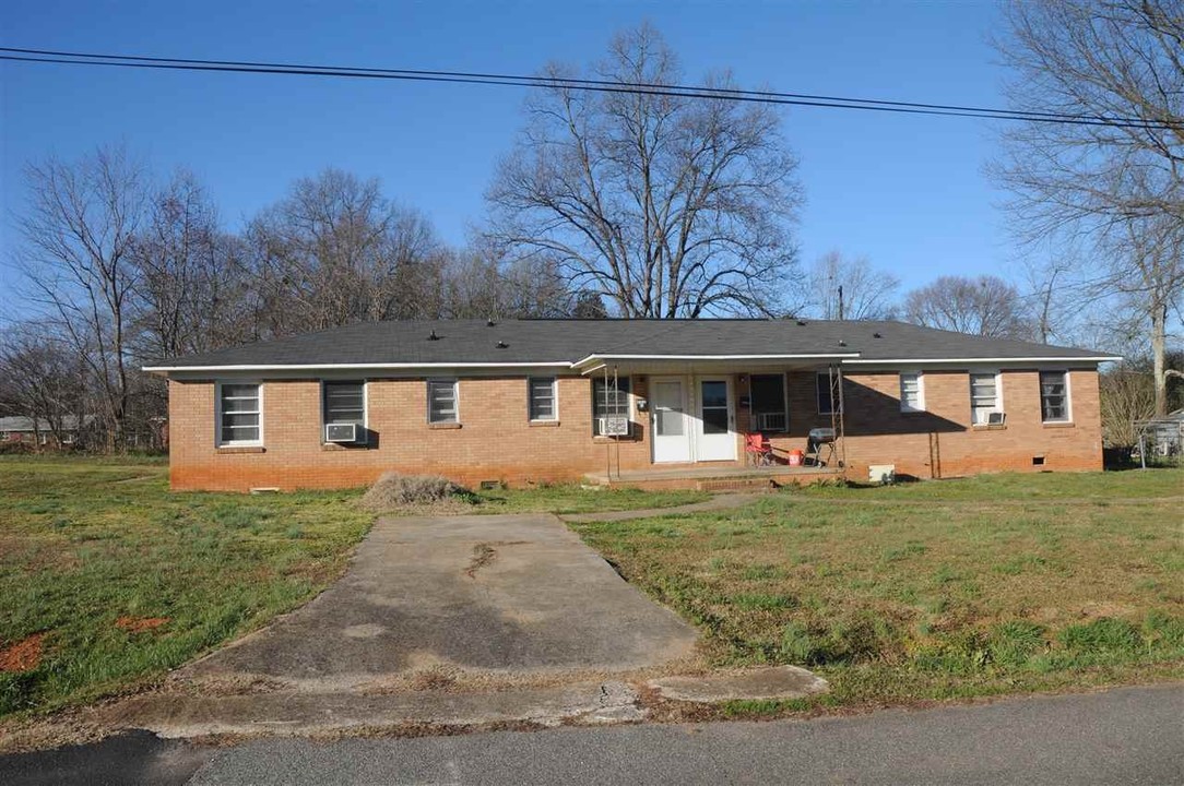 2249 Story St in Lincolnton, NC - Building Photo