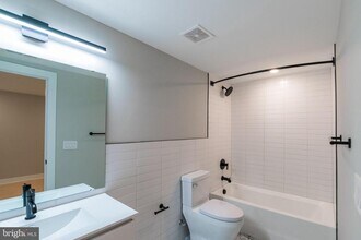 6604 Ridge Ave in Philadelphia, PA - Building Photo - Building Photo