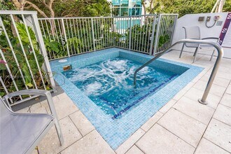 110 Washington Ave, Unit 1712 in Miami Beach, FL - Building Photo - Building Photo