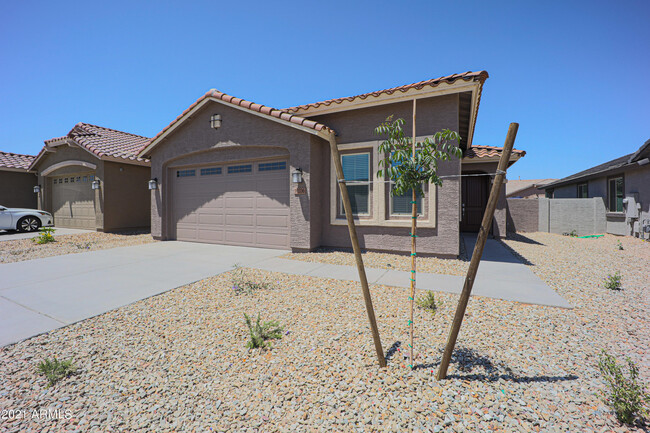 16556 ALAMEDA Rd in Sun City West, AZ - Foto de edificio - Building Photo