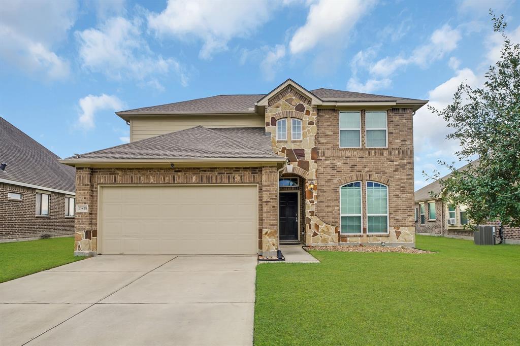 13815 Kodiak Brown Bear St in Crosby, TX - Foto de edificio