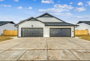 3413 W 45th St S in Wichita, KS - Building Photo