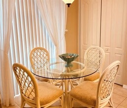 9641 Castle Point Dr in Sarasota, FL - Foto de edificio - Building Photo