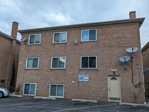 10459 Carol Ct in Rosemont, IL - Building Photo - Building Photo