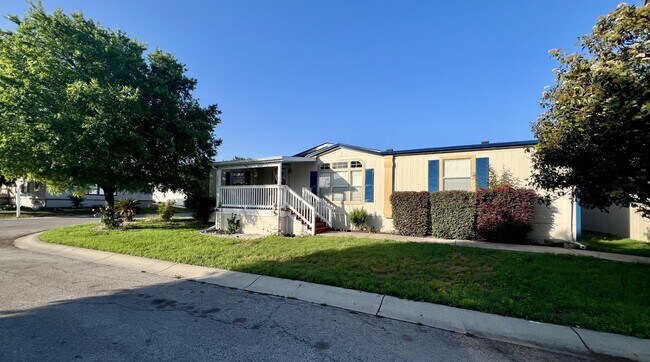 11555 Culebra Rd in San Antonio, TX - Building Photo - Building Photo