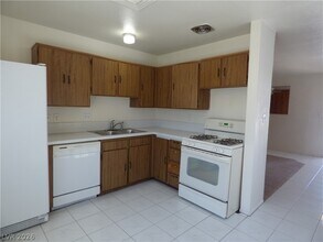 7043 Forest Vista St in Las Vegas, NV - Building Photo - Building Photo