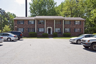 Pebblewood Apartments in Doraville, GA - Foto de edificio - Building Photo