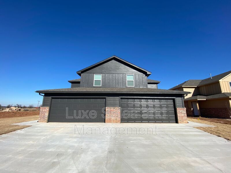 10819 NW 119th St in Yukon, OK - Building Photo