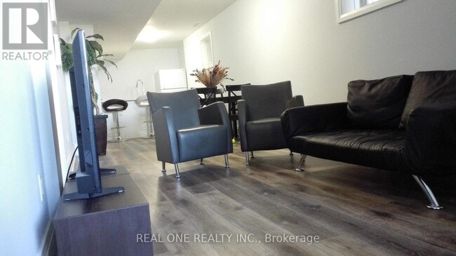 62 Sunnypoint Crescent in Toronto, ON - Building Photo - Building Photo