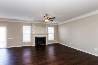 5013 Broad Leaf Ct in Dallas, NC - Foto de edificio - Building Photo