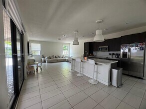 10240 NW 76th Terrace in Doral, FL - Building Photo - Building Photo