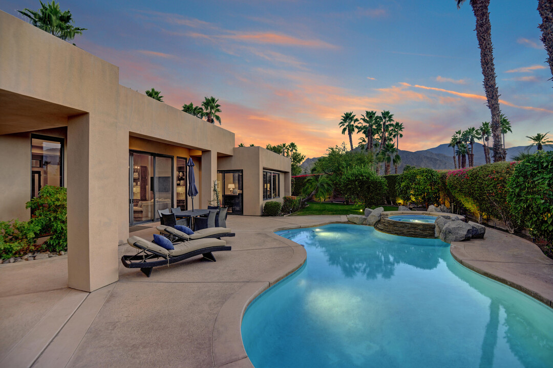 50445 Mountain Shadows Rd in La Quinta, CA - Foto de edificio