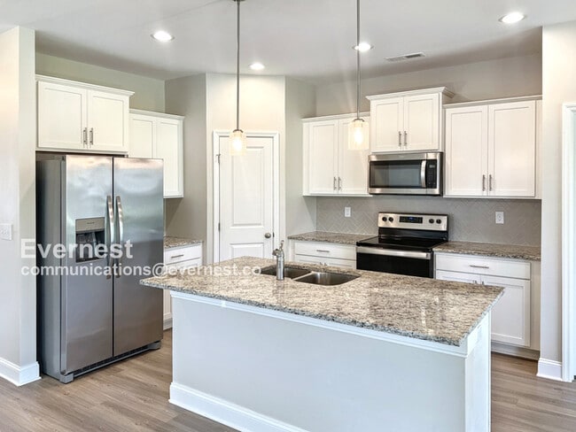 102 River Pointe Dr in New Market, AL - Building Photo - Building Photo