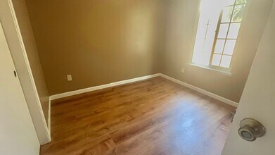 409 Manzanita Dr in Delano, CA - Building Photo - Building Photo