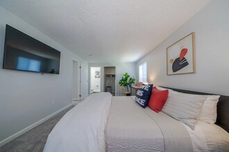 2 Chestnut W in Randolph, MA - Building Photo - Building Photo