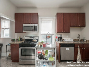 44 Cameron Ave, Unit 2 in Somerville, MA - Building Photo - Building Photo