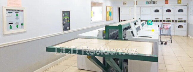 5504 Pine Forest Ct in Tampa, FL - Building Photo - Building Photo