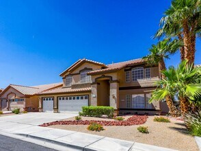 2742 Chokecherry Ave in Henderson, NV - Building Photo - Building Photo