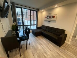 433 W 53rd St in New York, NY - Building Photo - Building Photo