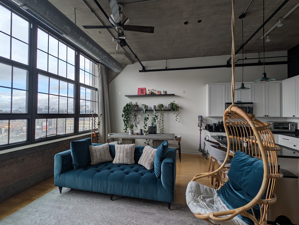 3963 W Belmont Ave, Unit 339 in Chicago, IL - Foto de edificio