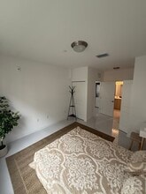 1001 SW 71st Ct, Unit A12 in Miami, FL - Building Photo - Building Photo