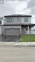 122 Tonic Cres in Ottawa, ON - Building Photo