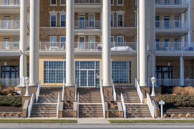 The Essex and Sussex in Spring Lake, NJ - Foto de edificio - Building Photo