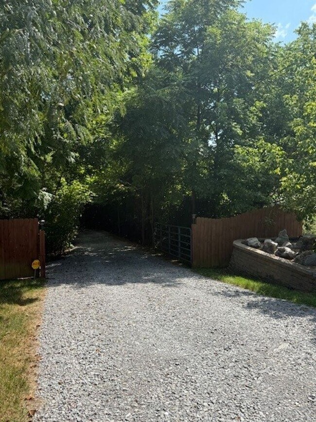 243 Crestview Dr in Mount Juliet, TN - Building Photo - Building Photo