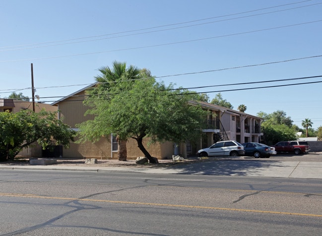 1849 E Broadway Rd in Mesa, AZ - Foto de edificio - Building Photo