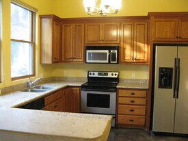 400 California St, Unit Apt. D in Suisun City, CA - Building Photo