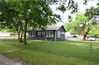 303 W Hester St in Sherman, TX - Foto de edificio - Building Photo