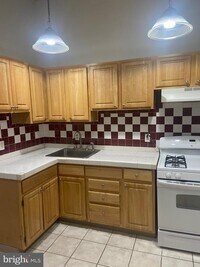 1833 W Lexington St photo'