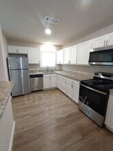 3230 Nebraska Ave in Dallas, TX - Foto de edificio - Building Photo