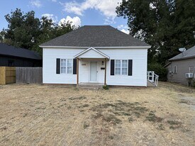 1820 W Idaho Ave in Chickasha, OK - Building Photo