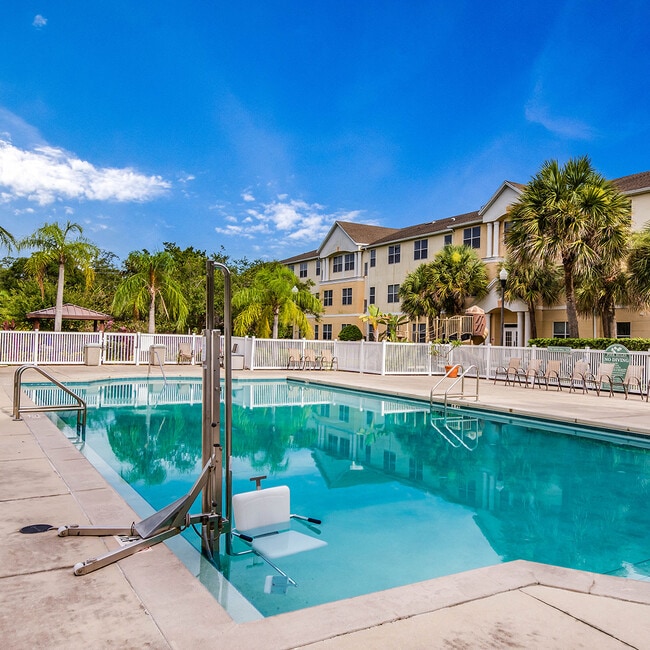 Lexington Club in Clearwater, FL - Foto de edificio - Building Photo