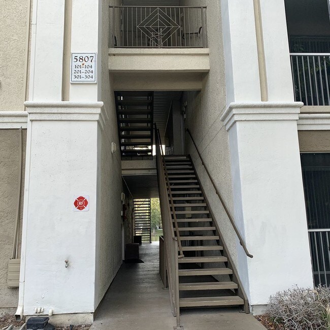 5807 Legacy Crescent Pl-Unit -Unit 101 in Riverview, FL - Foto de edificio - Building Photo