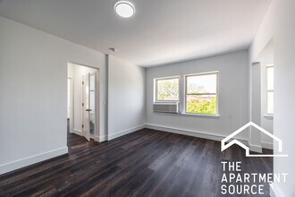 1555 W Hollywood Ave in Chicago, IL - Building Photo - Building Photo